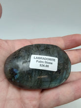 Charger l&#39;image dans la galerie, Labradorite Palm Stone
