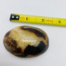 Load image into Gallery viewer, Septarian Nodule Palmstone

