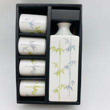 Cargar imagen en el visor de la galería, Japanese Porcelain Sake Set
