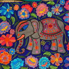 Cargar imagen en el visor de la galería, Guatemalan Tote - Elephant
