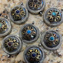 將圖片載入圖庫檢視器 Gau Pendants
