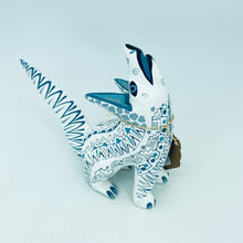 将图片加载到图库查看器，Small Alebrije
