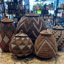 将图片加载到图库查看器，African Zulu Baskets
