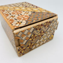 将图片加载到图库查看器，Japanese Wooden Trick Box
