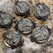 將圖片載入圖庫檢視器 Gau Pendants
