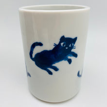 將圖片載入圖庫檢視器 Japanese Porcelain Cat Mug
