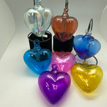 將圖片載入圖庫檢視器 Glass Heart Ornament from Tonala

