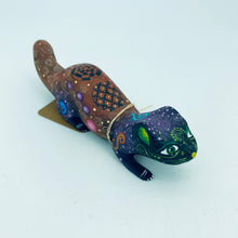 将图片加载到图库查看器，Small Alebrije
