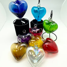 將圖片載入圖庫檢視器 Glass Heart Ornament from Tonala
