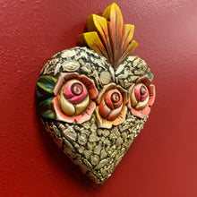 將圖片載入圖庫檢視器 Carved Milagro Heart w Roses
