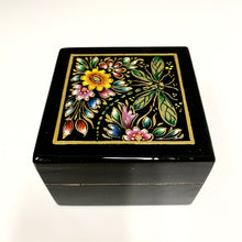 Cargar imagen en el visor de la galería, Hand Painted Lacquered Boxes, By Irma
