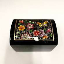 Cargar imagen en el visor de la galería, Hand Painted Lacquered Boxes, By Irma
