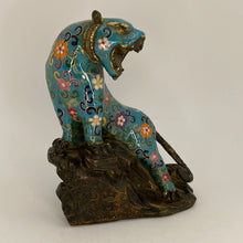 Cargar imagen en el visor de la galería, Vintage Cloisonne Tiger, Bejing China
