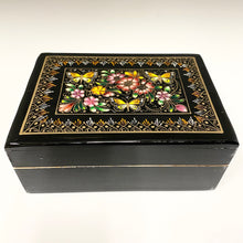 Cargar imagen en el visor de la galería, Hand Painted Lacquered Boxes, By Irma
