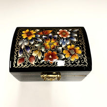 将图片加载到图库查看器，Hand Lacquered Box, Grand Master Alfonso Herrera
