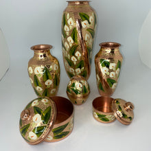 將圖片載入圖庫檢視器 Painted Lacquered Copper, Calla Lily Design, Santa Clara

