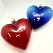 將圖片載入圖庫檢視器 Glass Heart Ornament from Tonala
