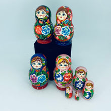 將圖片載入圖庫檢視器 Small Nesting Dolls from Russia
