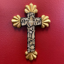 Charger l&#39;image dans la galerie, Hand Carved Milagro Cross
