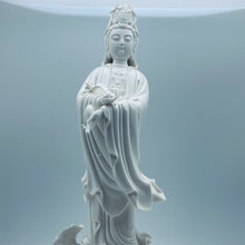 Cargar imagen en el visor de la galería, White Porcelain Quan Yin with Ru Yi
