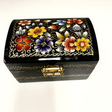 将图片加载到图库查看器，Hand Lacquered Box, Grand Master Alfonso Herrera
