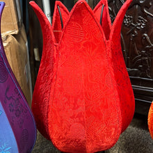 Charger l&#39;image dans la galerie, Vietnamese Silk Lotus Lamp
