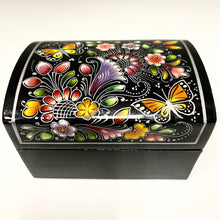 Cargar imagen en el visor de la galería, Hand Painted Lacquered Boxes, By Irma
