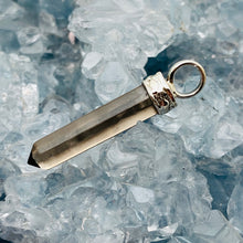 將圖片載入圖庫檢視器 Smokey Quartz Pencil Pendant w Sterling Bale
