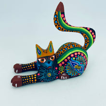 Cargar imagen en el visor de la galería, Bright Colored Small Alebrije
