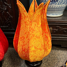 Charger l&#39;image dans la galerie, Vietnamese Silk Lotus Lamp
