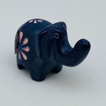 Charger l&#39;image dans la galerie, Mini Soapstone Elephants
