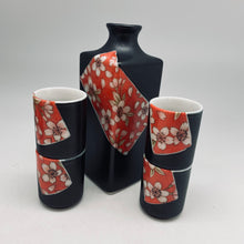 Cargar imagen en el visor de la galería, Japanese Porcelain Sake Set
