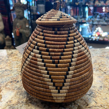 将图片加载到图库查看器，African Zulu Baskets
