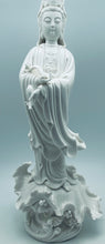 Charger l&#39;image dans la galerie, White Porcelain Quan Yin with Ru Yi

