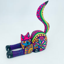 Cargar imagen en el visor de la galería, Bright Colored Small Alebrije
