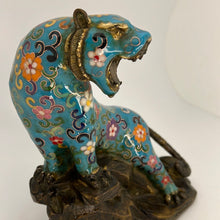 Cargar imagen en el visor de la galería, Vintage Cloisonne Tiger, Bejing China
