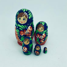 Cargar imagen en el visor de la galería, Russian 5 Piece Nesting Doll Set
