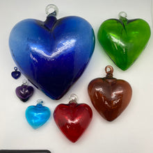 Charger l&#39;image dans la galerie, Glass Heart Ornament from Tonala
