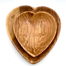 Cargar imagen en el visor de la galería, Olive Wood Heart Dishes, Africa
