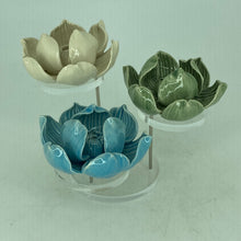 Cargar imagen en el visor de la galería, Ceramic Thai Lotus Incense Burners
