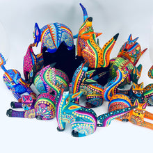 Cargar imagen en el visor de la galería, Bright Colored Small Alebrije

