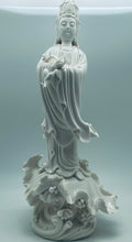 Cargar imagen en el visor de la galería, White Porcelain Quan Yin with Ru Yi
