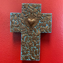 Cargar imagen en el visor de la galería, LHand Carved Milagro Cross

