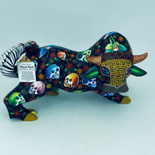 將圖片載入圖庫檢視器 Bull Alebrijes
