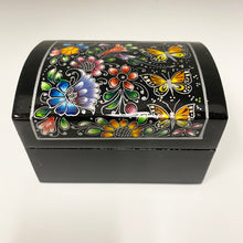 Cargar imagen en el visor de la galería, Hand Painted Lacquered Boxes, By Irma
