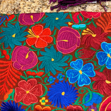 Cargar imagen en el visor de la galería, Table Runners from Guatemala- Long

