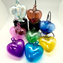 將圖片載入圖庫檢視器 Glass Heart Ornament from Tonala
