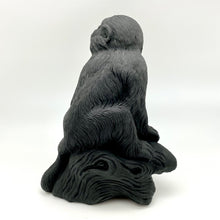 Cargar imagen en el visor de la galería, Hand Carved Obsidian Monkey (Large)
