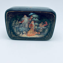 Cargar imagen en el visor de la galería, Russian Paper Mache Lacquered Box - Christmas village
