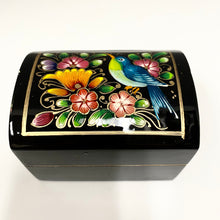 Cargar imagen en el visor de la galería, Hand Painted Lacquered Boxes, By Irma
